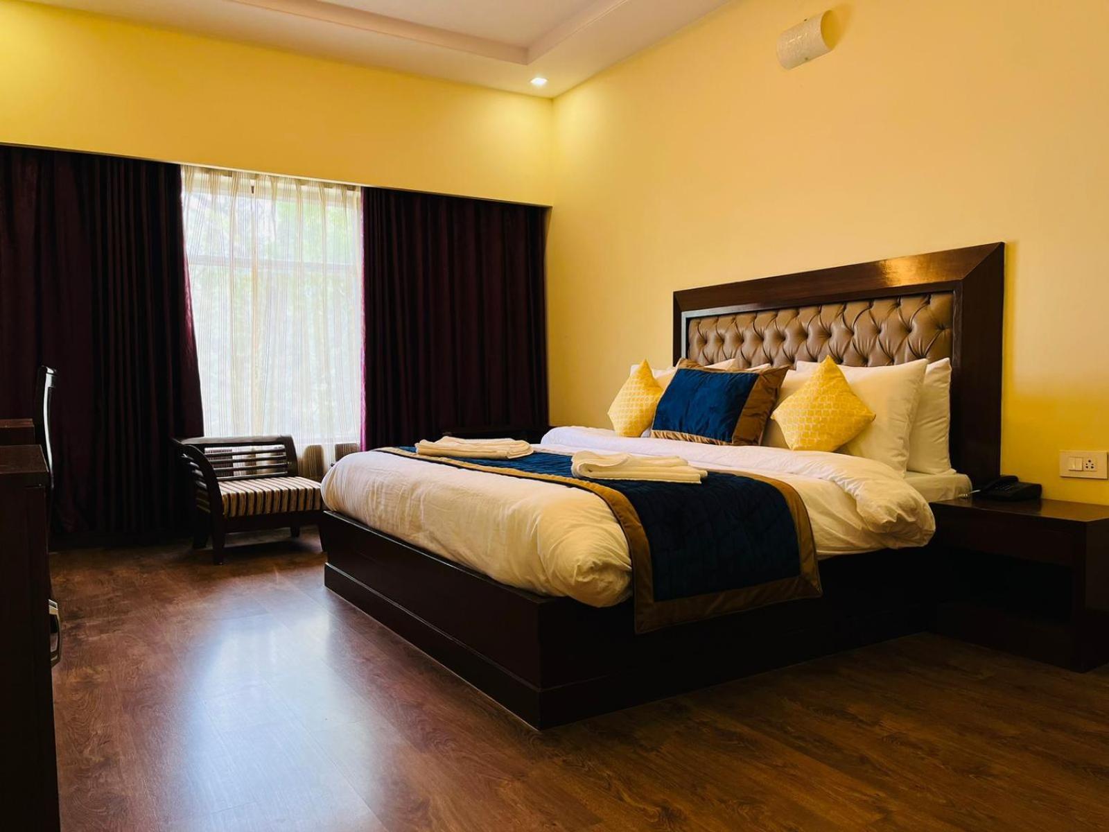 The Ashoka Inn 300Mts Walkable From Mall Road 심라 외부 사진