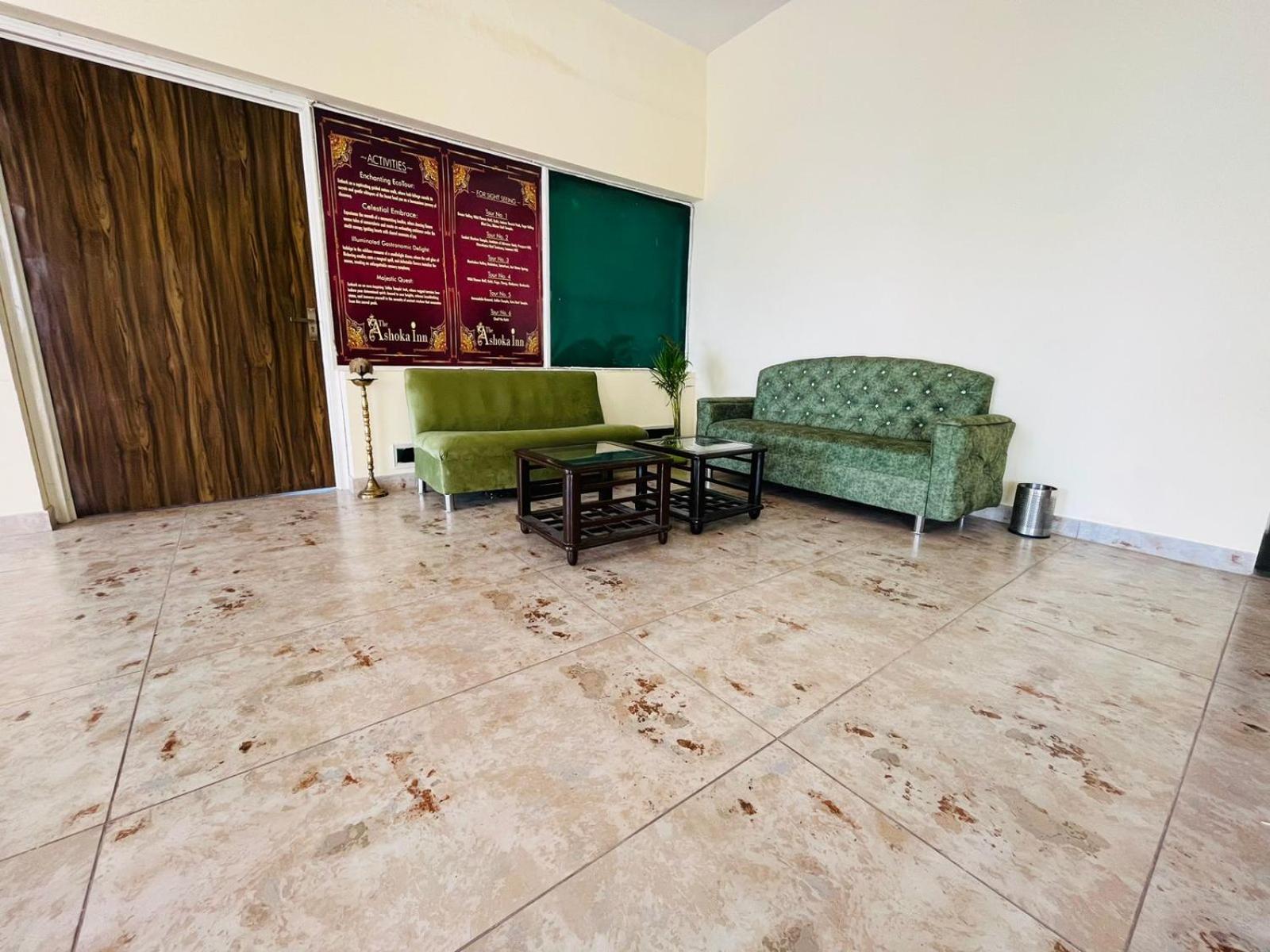 The Ashoka Inn 300Mts Walkable From Mall Road 심라 외부 사진