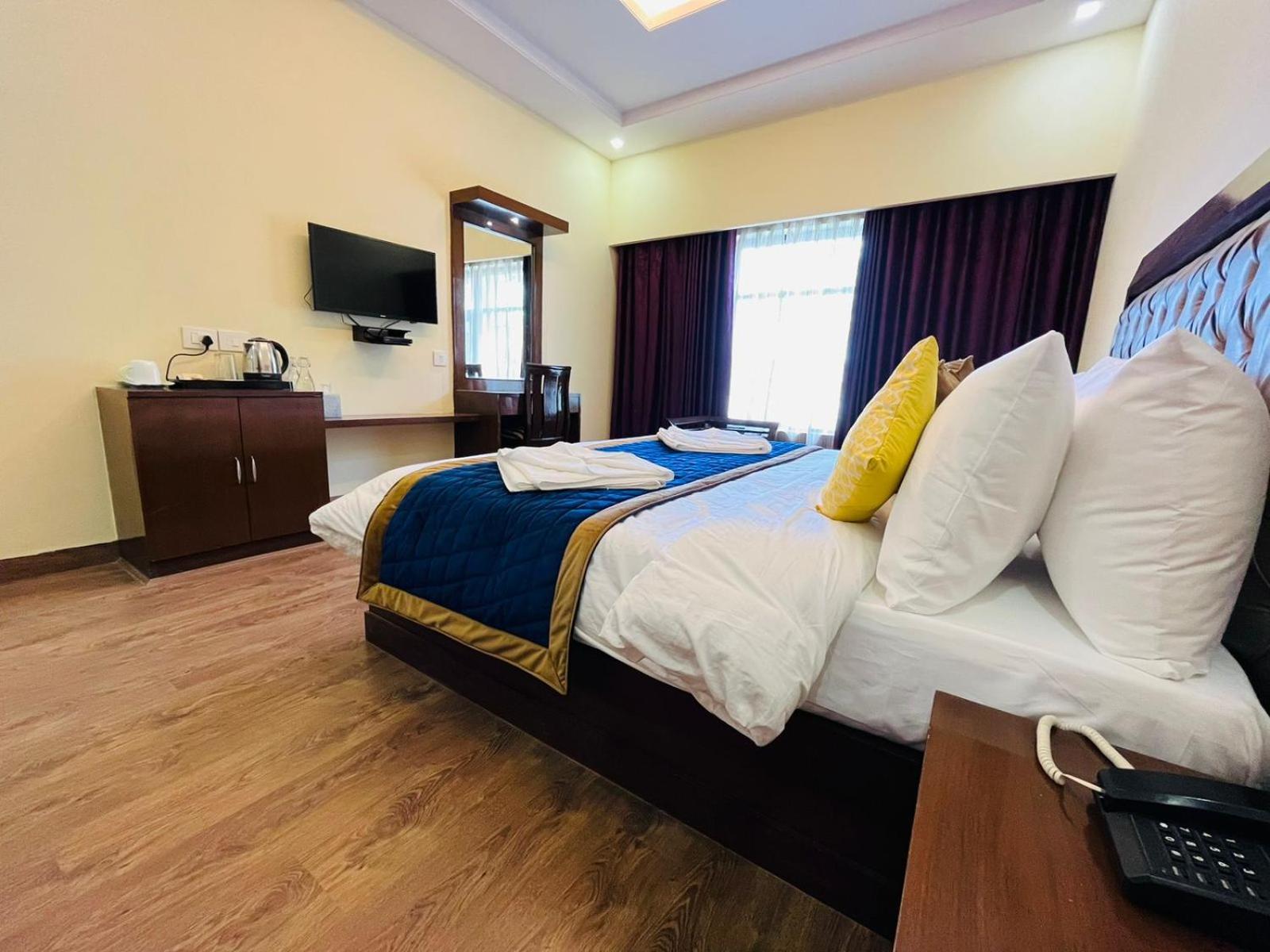 The Ashoka Inn 300Mts Walkable From Mall Road 심라 외부 사진
