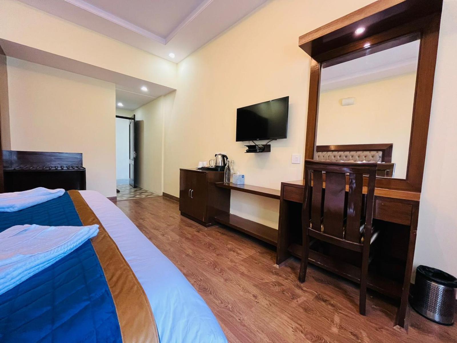The Ashoka Inn 300Mts Walkable From Mall Road 심라 외부 사진