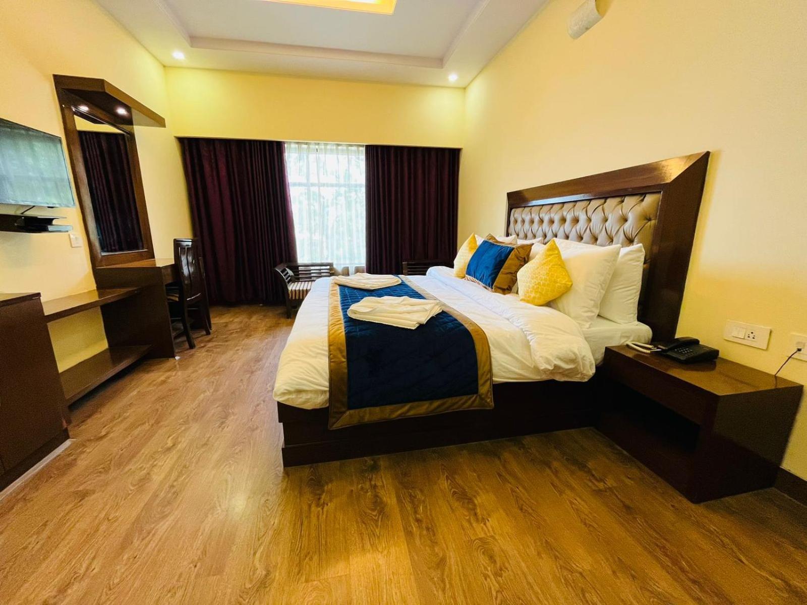 The Ashoka Inn 300Mts Walkable From Mall Road 심라 외부 사진