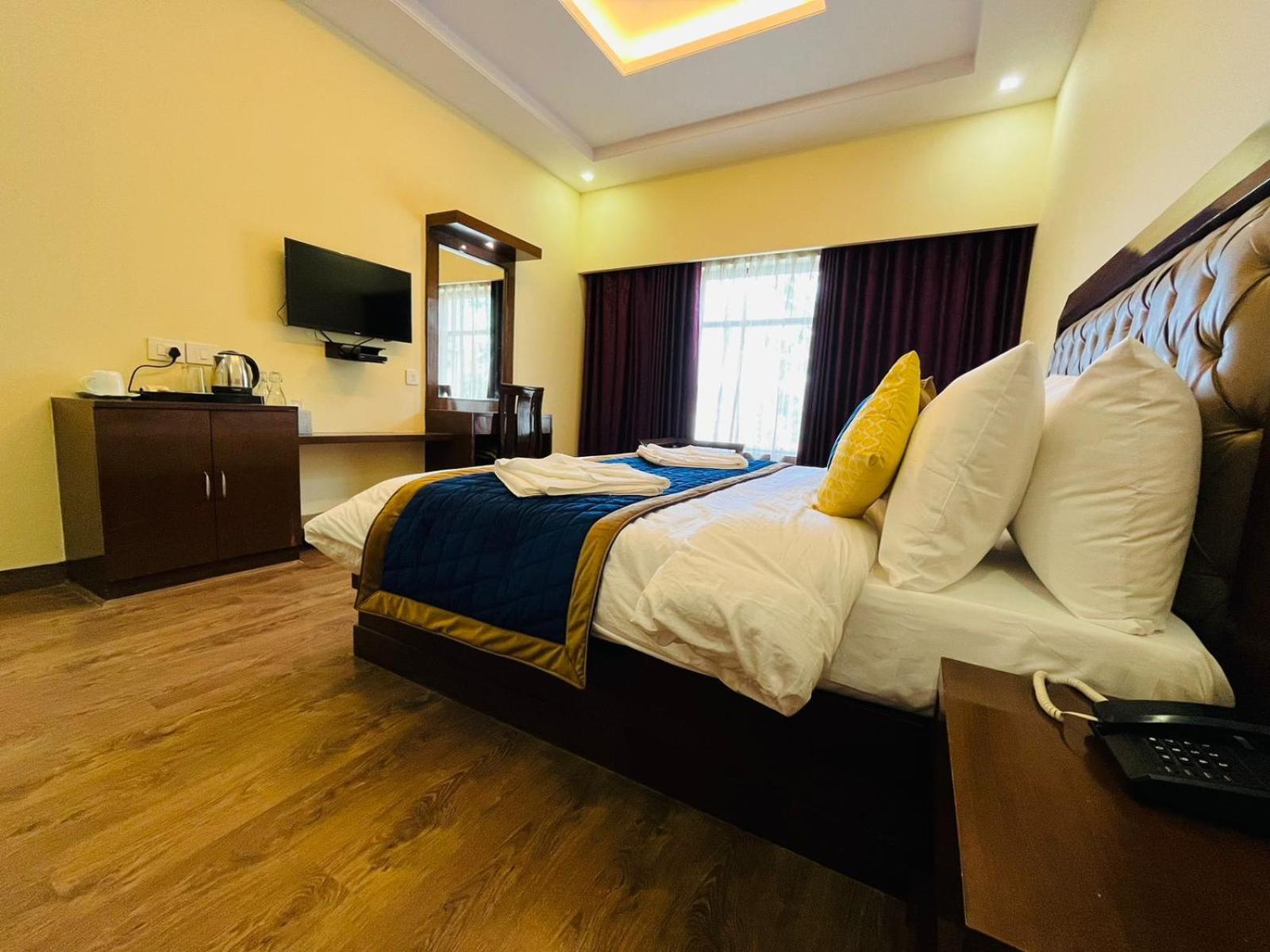 The Ashoka Inn 300Mts Walkable From Mall Road 심라 외부 사진