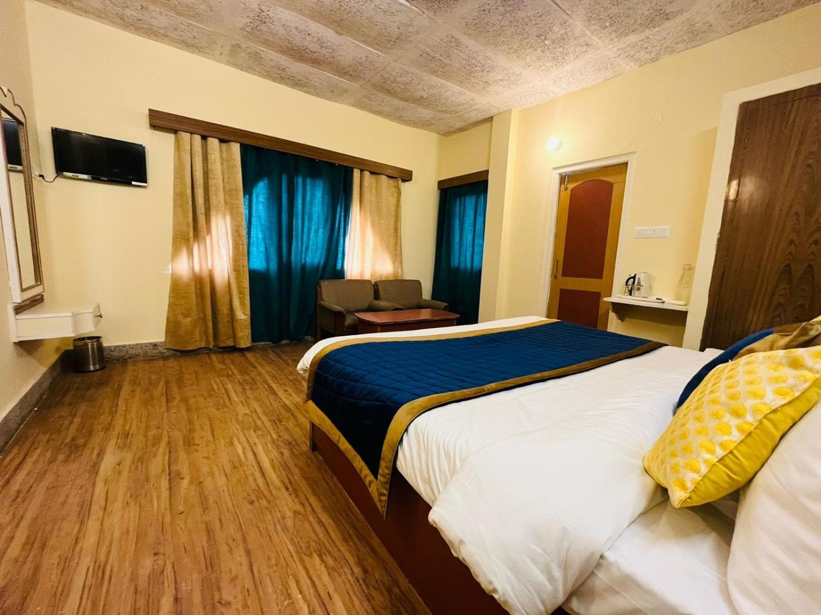 The Ashoka Inn 300Mts Walkable From Mall Road 심라 외부 사진